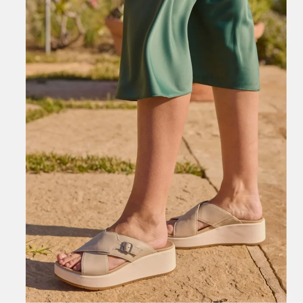 Women’s ABEO Solstice Cross Slide Cuban Sand size 7